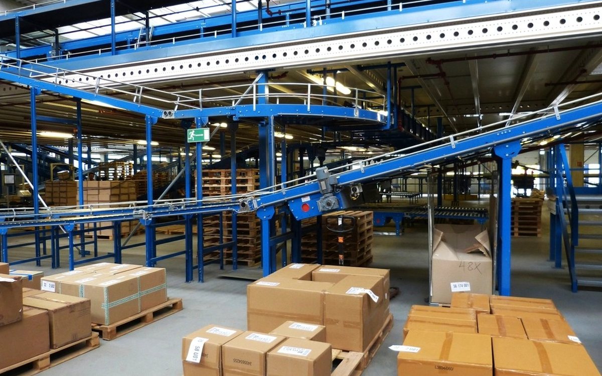Warehouse fulfillment aisle stacked with parcels for same-day dispatch